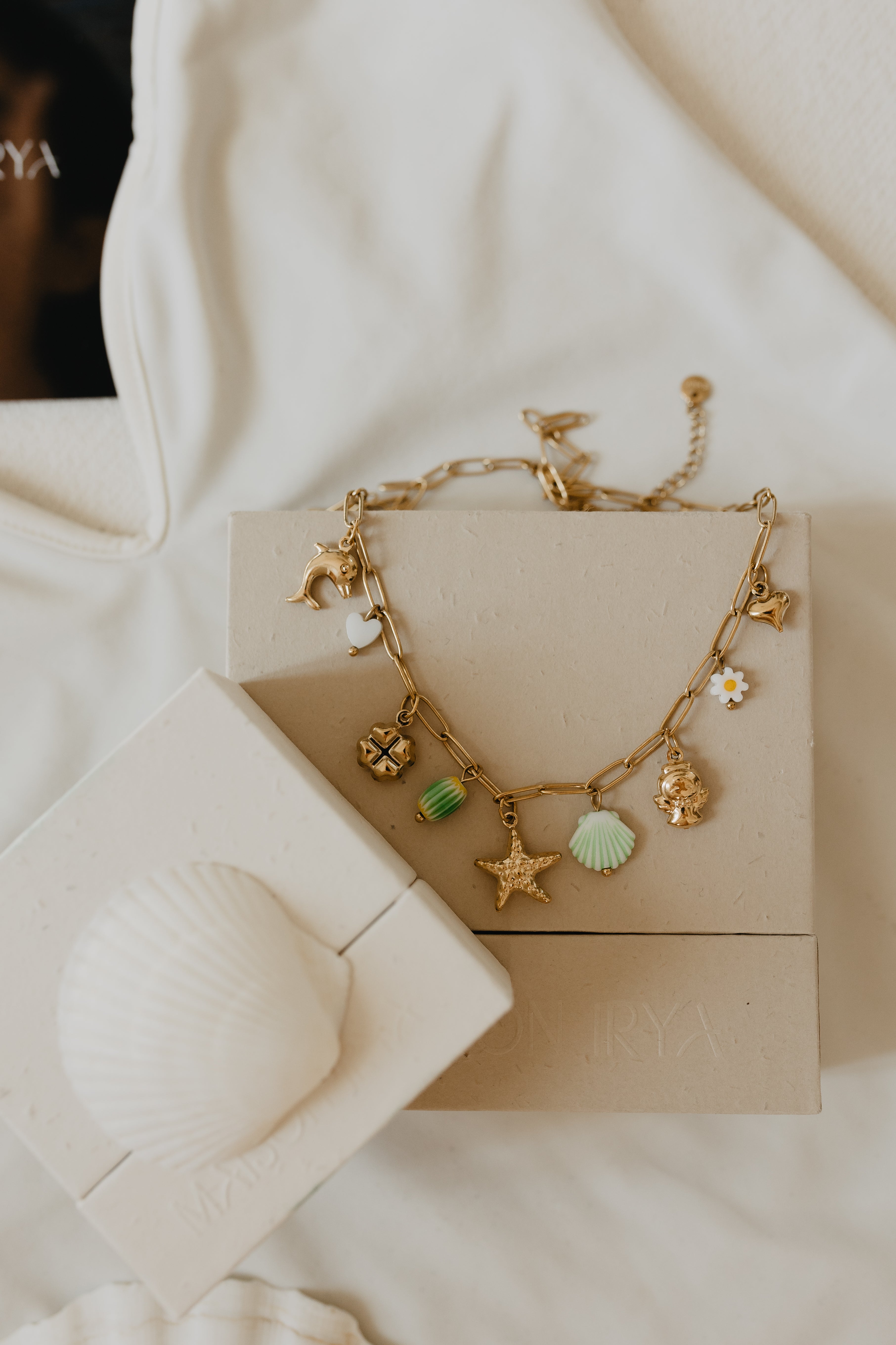 COLLIER CAPUCINE